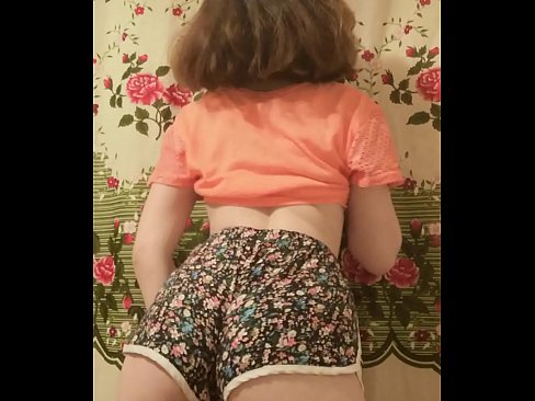 ❤️ Keçika ciwan a seksî li ber kamerayê kurtanên xwe ji xwe dike ️❌ Derb li me ﹏